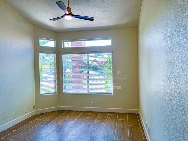 Building Photo - 1966 E Belmont Dr