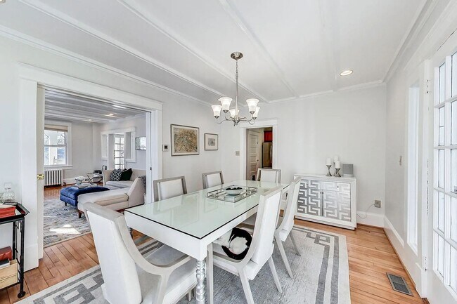 Building Photo - Palisades, NW Washington, DC - Beautiful 4...