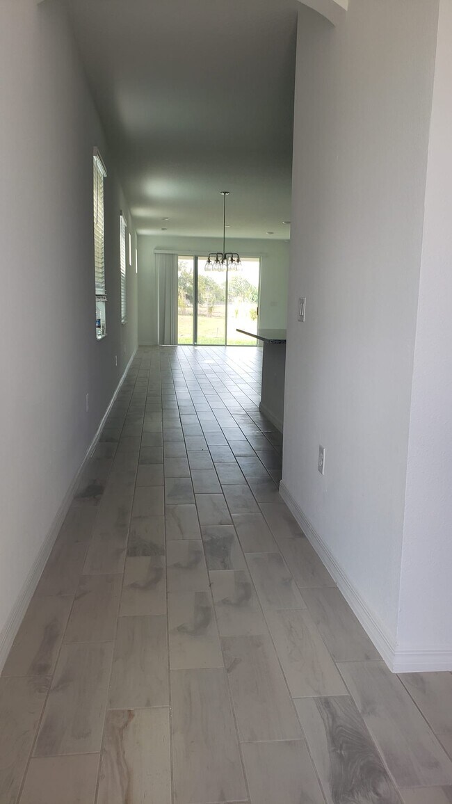 Building Photo - 6709 Great Bear Dr