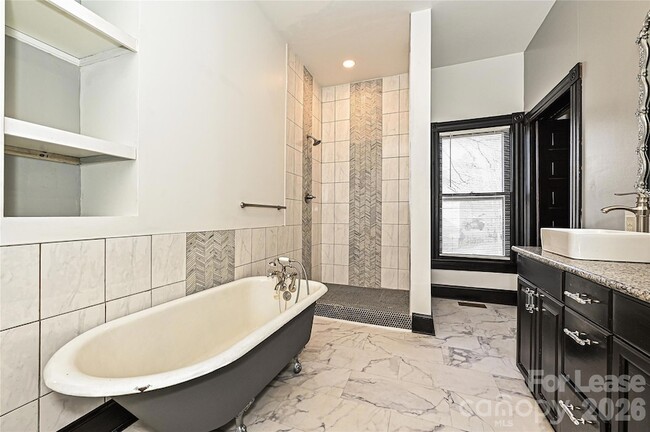 Building Photo - 1204 S Salisbury Ave