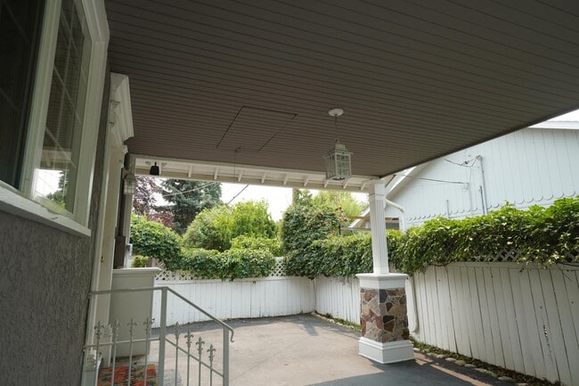 Building Photo - 2721 W Cassia St