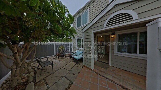 Building Photo - 432 Via Rosa