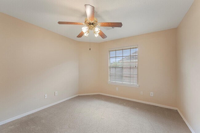 Building Photo - 22910 Fairleaf Cir