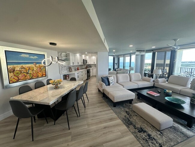 Building Photo - 5420 N Ocean Dr