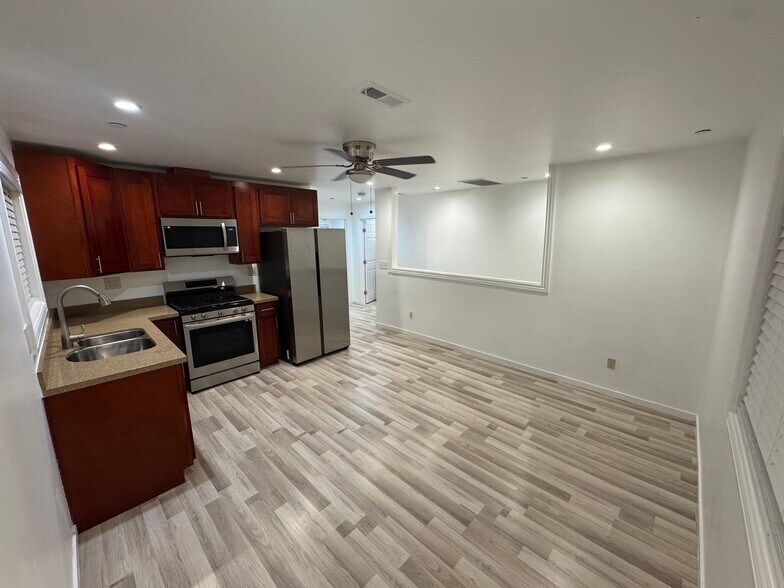 Building Photo - 126 S Humboldt St