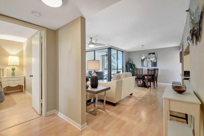 Building Photo - 950 Lavers Cir