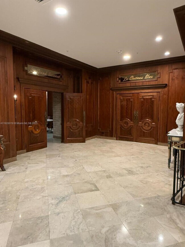 Building Photo - 6039 Collins Ave