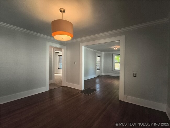 Building Photo - 2124 E 17th Pl