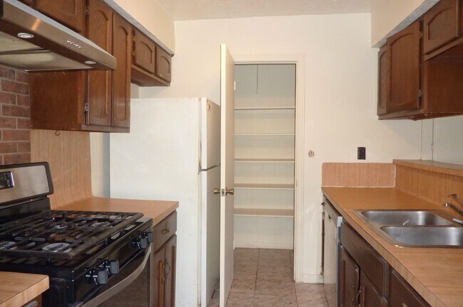 Building Photo - 8916 Carousel Ln