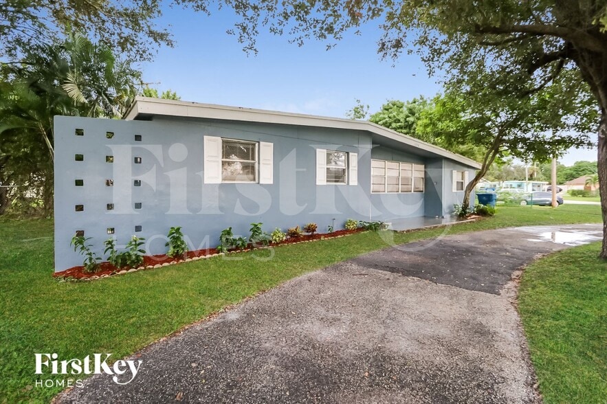 Building Photo - 11574 Oleander Dr