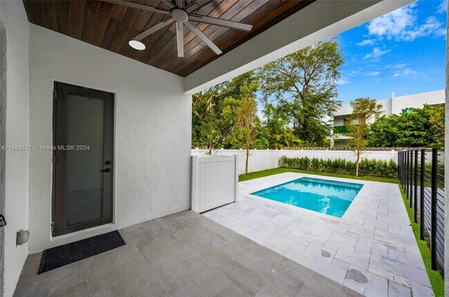 Building Photo - 2921 SW 26th St