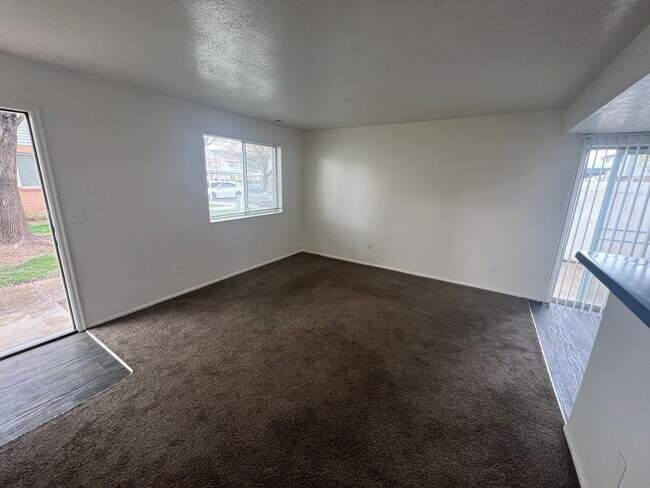 Building Photo - Cozy 3B/1 Bath Townhome in West Valley