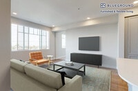 Building Photo - 825 S Myrtle Ave