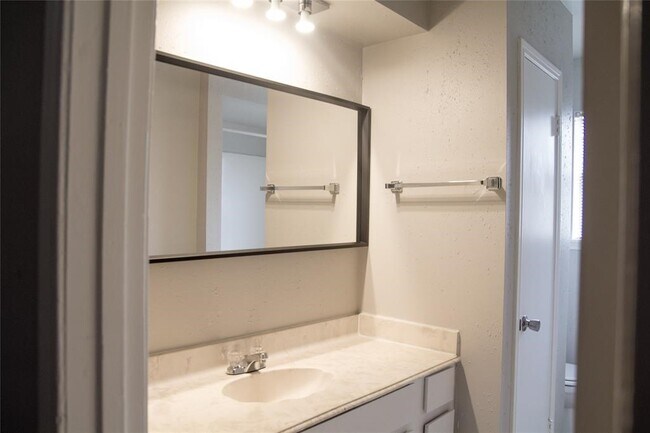 Building Photo - 3802 Willow Springs Ln