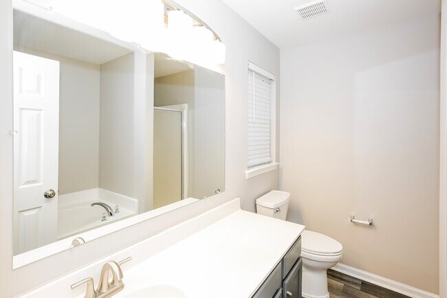 Building Photo - 218 Summit Park Ct