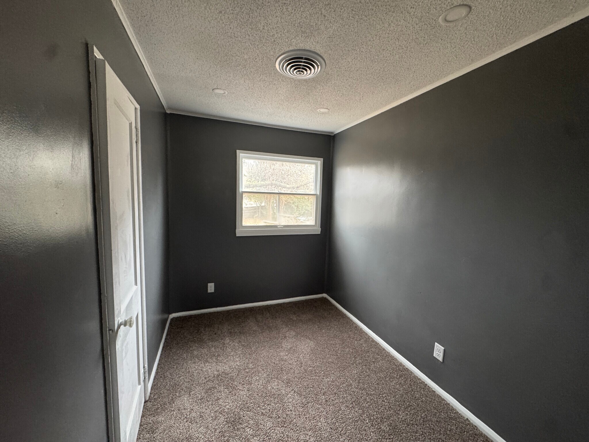 Building Photo - 681 S Farnham St