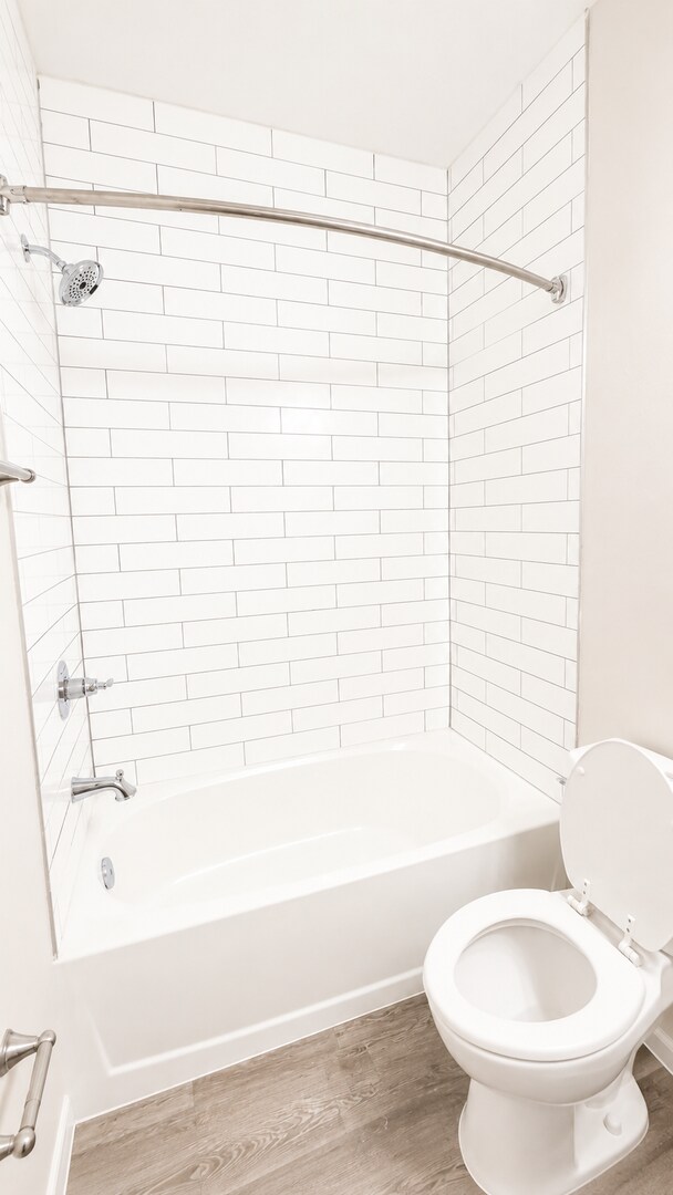 Building Photo - Hidden Gem! Beautiful 3/2 Duplex