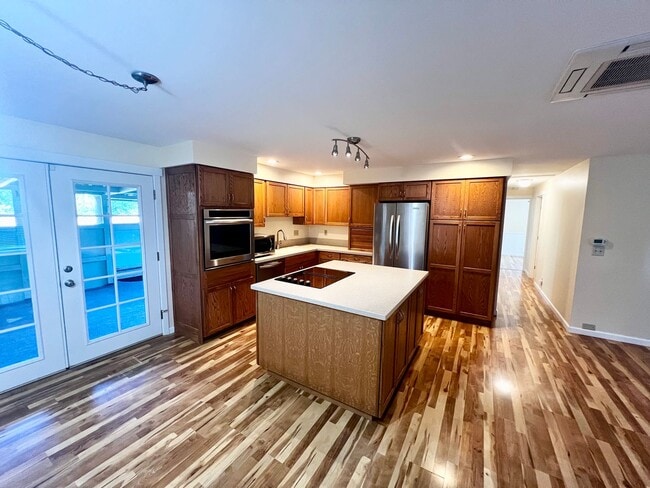 Building Photo - **** Application pending ****