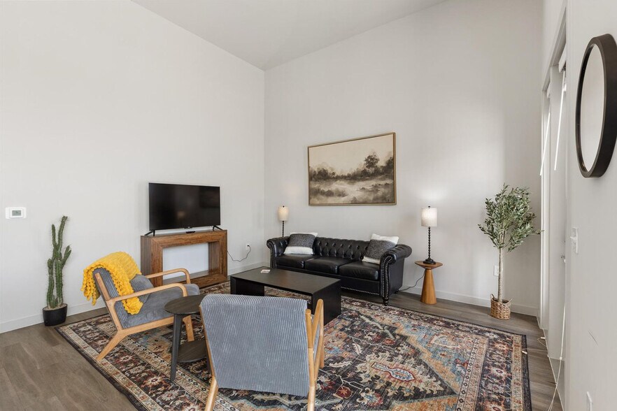 Building Photo - 5820 1/2 Cameron Road-SI FL1-ID1295731P