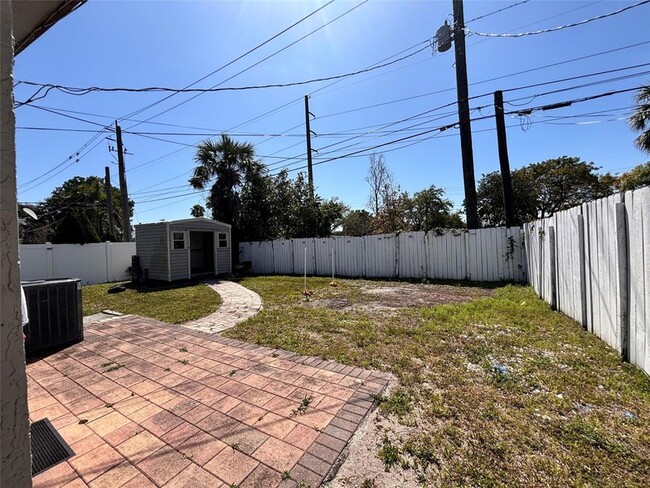 Building Photo - 2910 NW 6th Ct