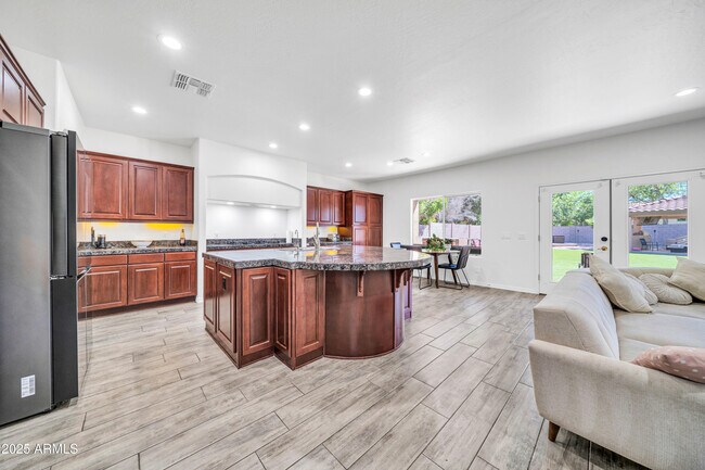 Building Photo - 7149 W Avenida Del Sol