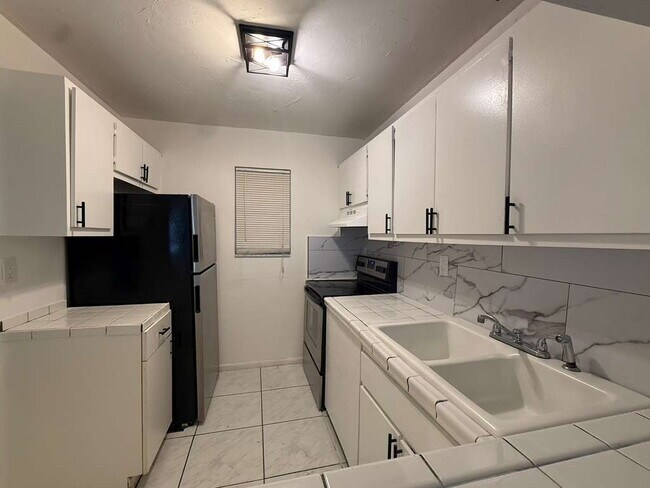 Building Photo - Spacious 2BR/2BA Condo near Universities, ...