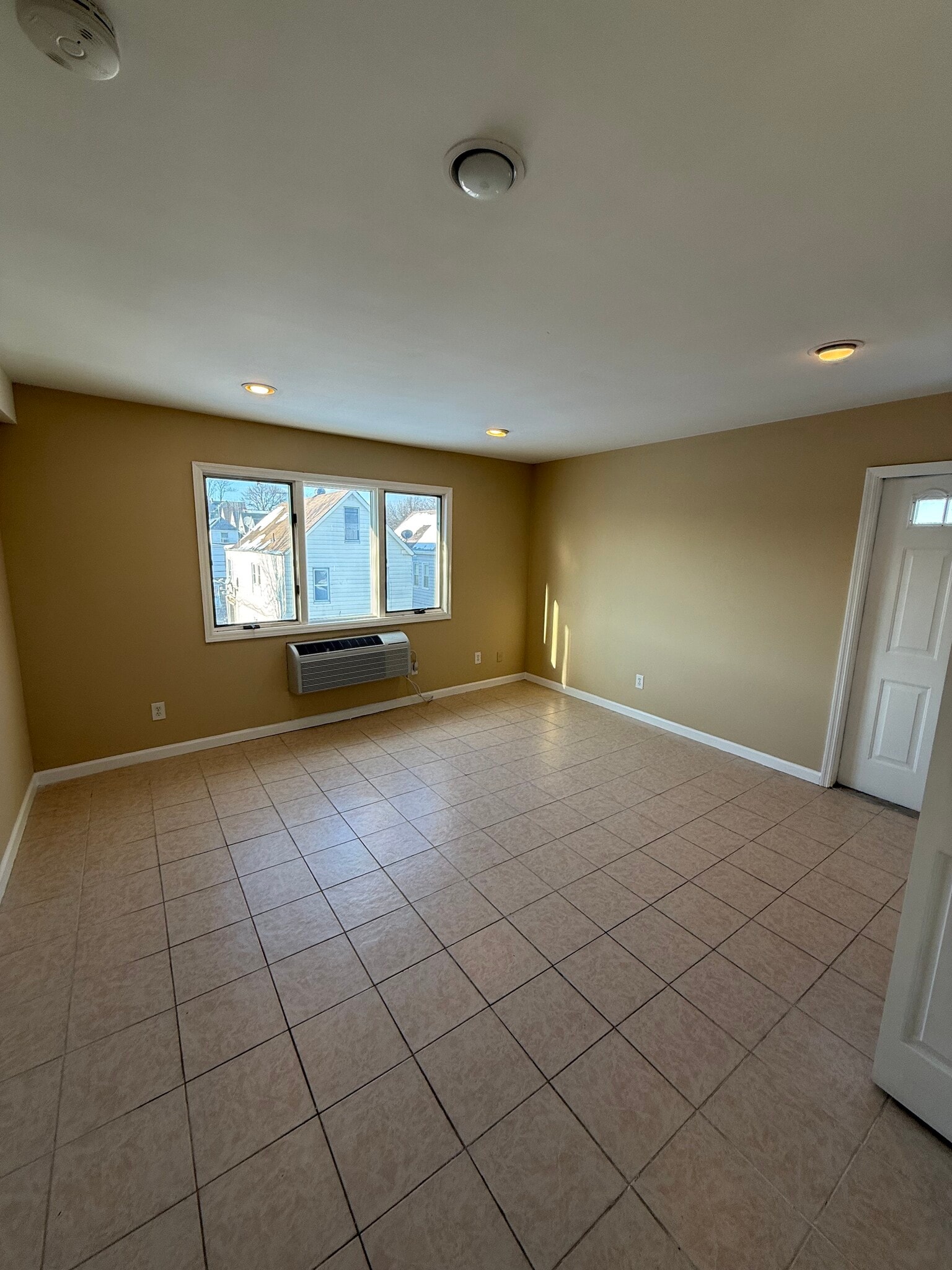 Building Photo - 74-78 Hammond Ave