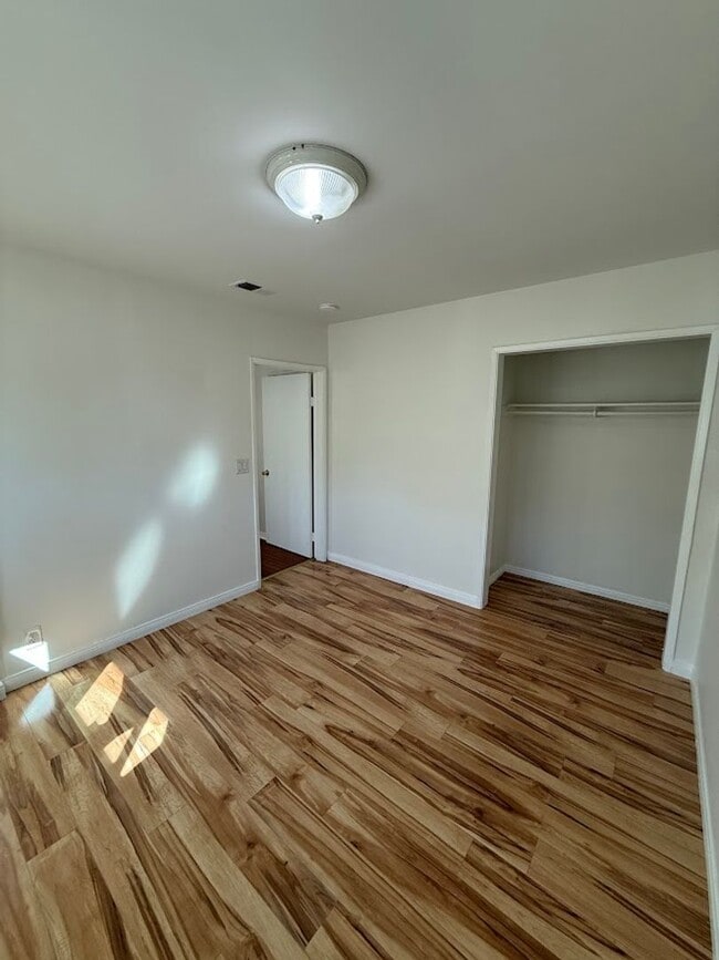Building Photo - Beautiful 4 Bedroom, 2 Bathroom Arleta Hom...