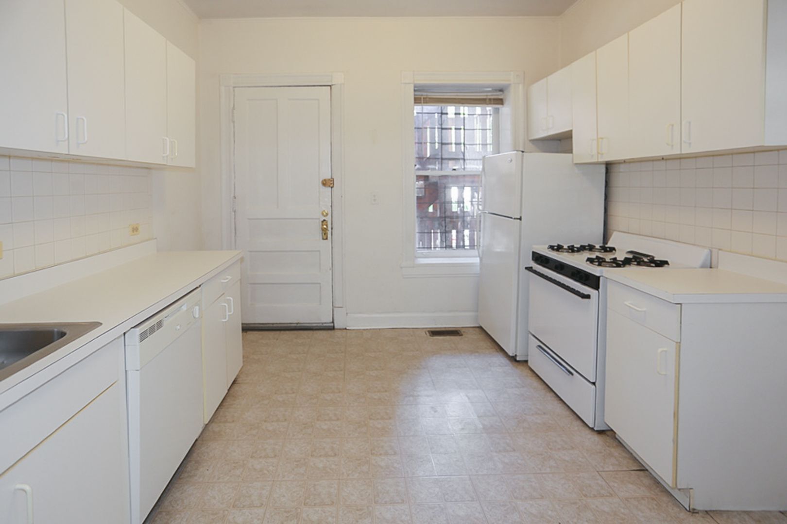 Building Photo - 852 W Lill Ave