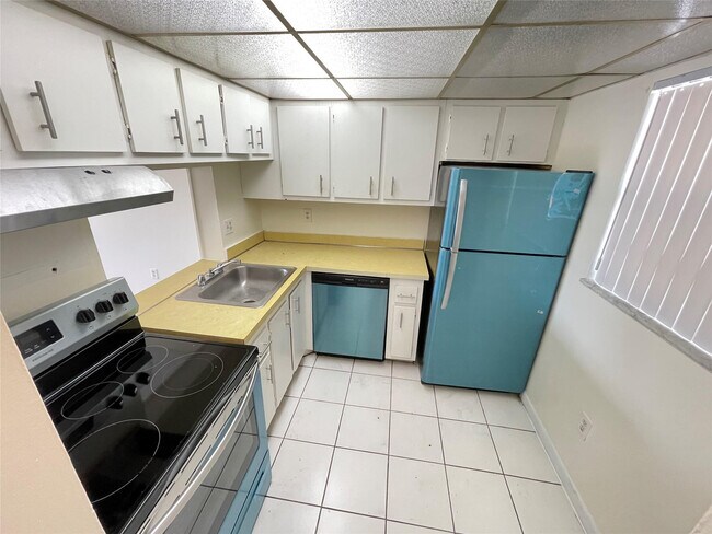 Primary Photo - 2800 NW 56th Ave