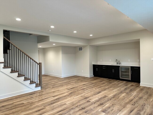 Building Photo - 871 Rosemary Gdns