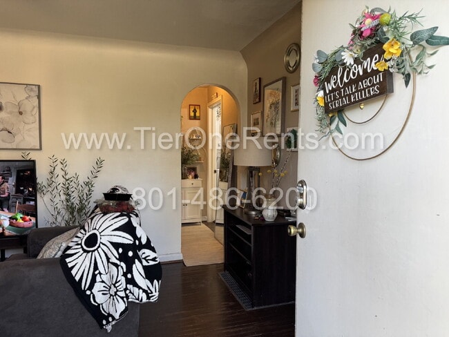 Building Photo - NO DEPOSIT option available for qualified renters!