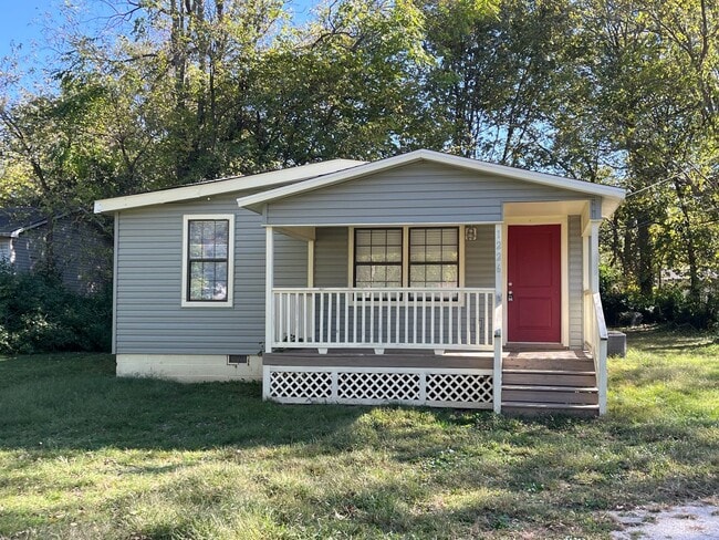 Primary Photo - Charming, Spacious 3 bedroom 2 bath