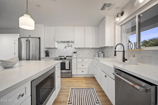 Building Photo - 8513 E Indianola Ave