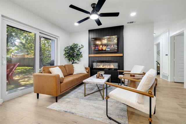 Building Photo - 718 Tearose Dr