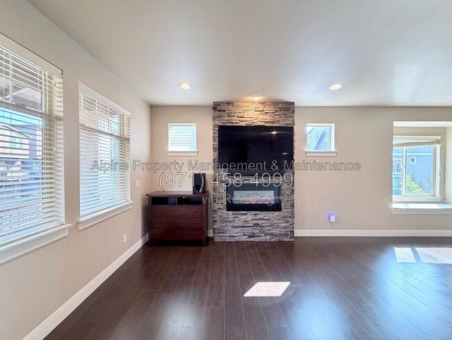 Building Photo - 14353 SW Burlwood Ln
