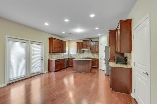 Building Photo - 270 Woods Creek Dr