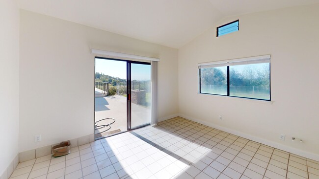 Building Photo - Breathtaking 3 Bedroom, 3 Bathroom with 2 ...