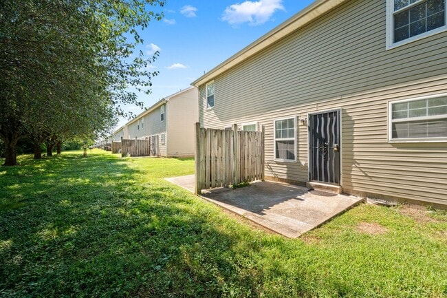 Building Photo - 2426 Willowbrook Dr