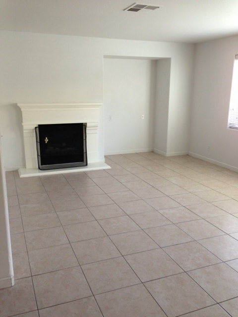 Building Photo - 2328 S Fallbrook Dr