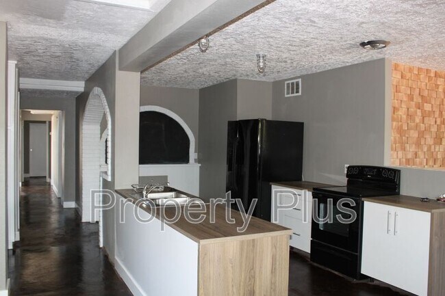 Building Photo - 1228 S McKemy St