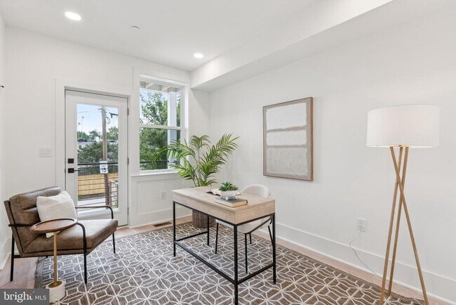 Building Photo - 2608 4th St NE