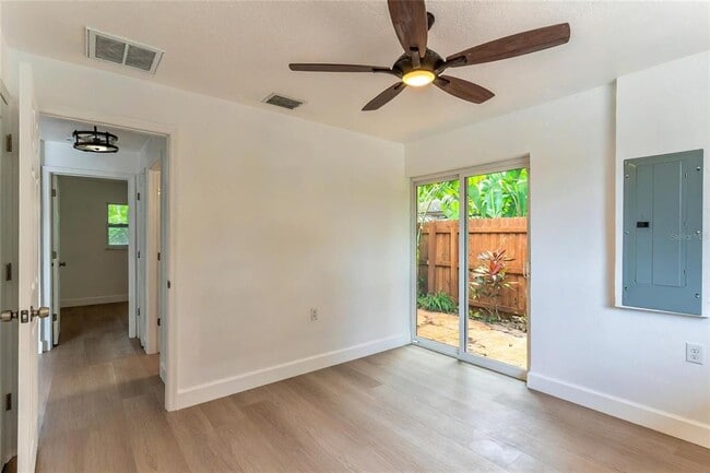 Building Photo - 3225 E Rosery Rd