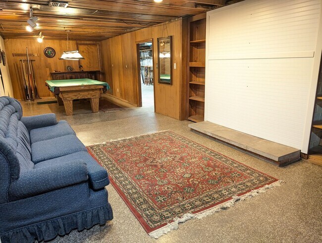 Building Photo - AVAILABLE NOW! Spacious 3 Bed / 2.5 Bath Home in Washington Twp with Basement!