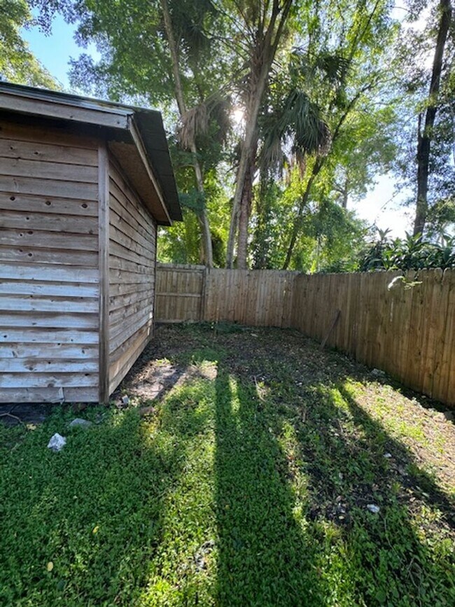 Building Photo - Beautiful 2/2 Bungalow in River Heights!