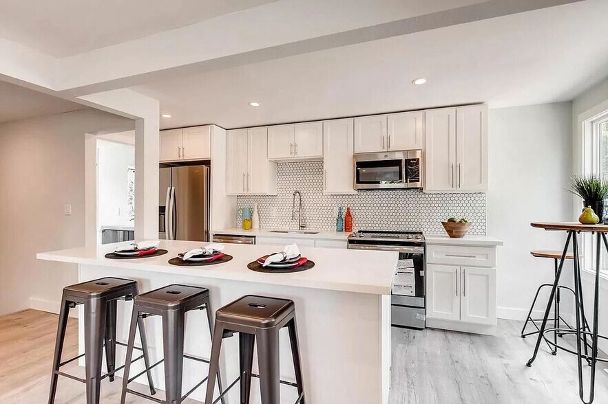 Building Photo - Great Location!!!!