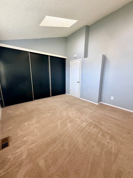 Building Photo - 1192 S Zeno Way