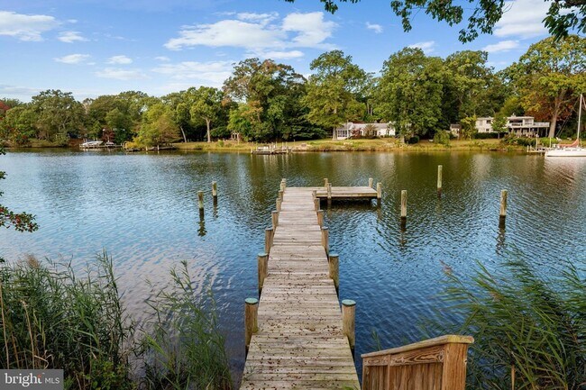 Building Photo - 1576 Bay Head Rd