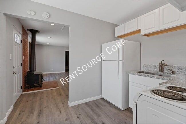 Building Photo - 4535 W Ave M10