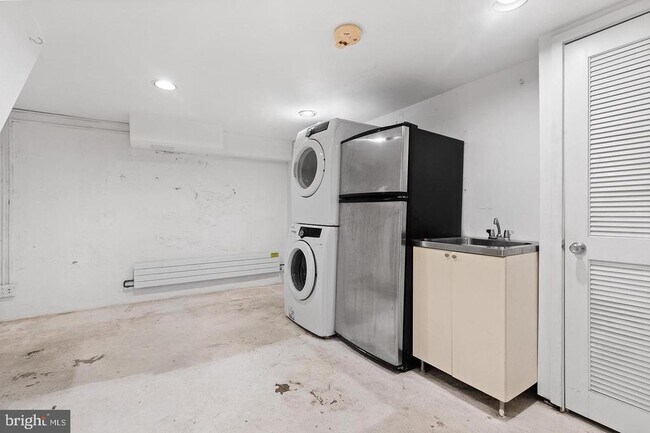 Building Photo - 727 S 7th St